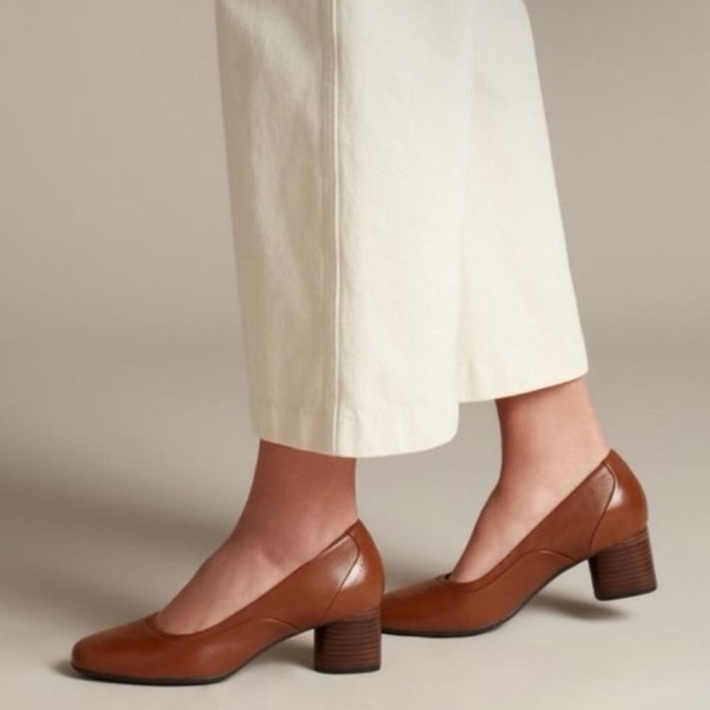 Clarks Womens 7.5 Un Cosmo Step Block Heel Pumps Dark Tan Like-new